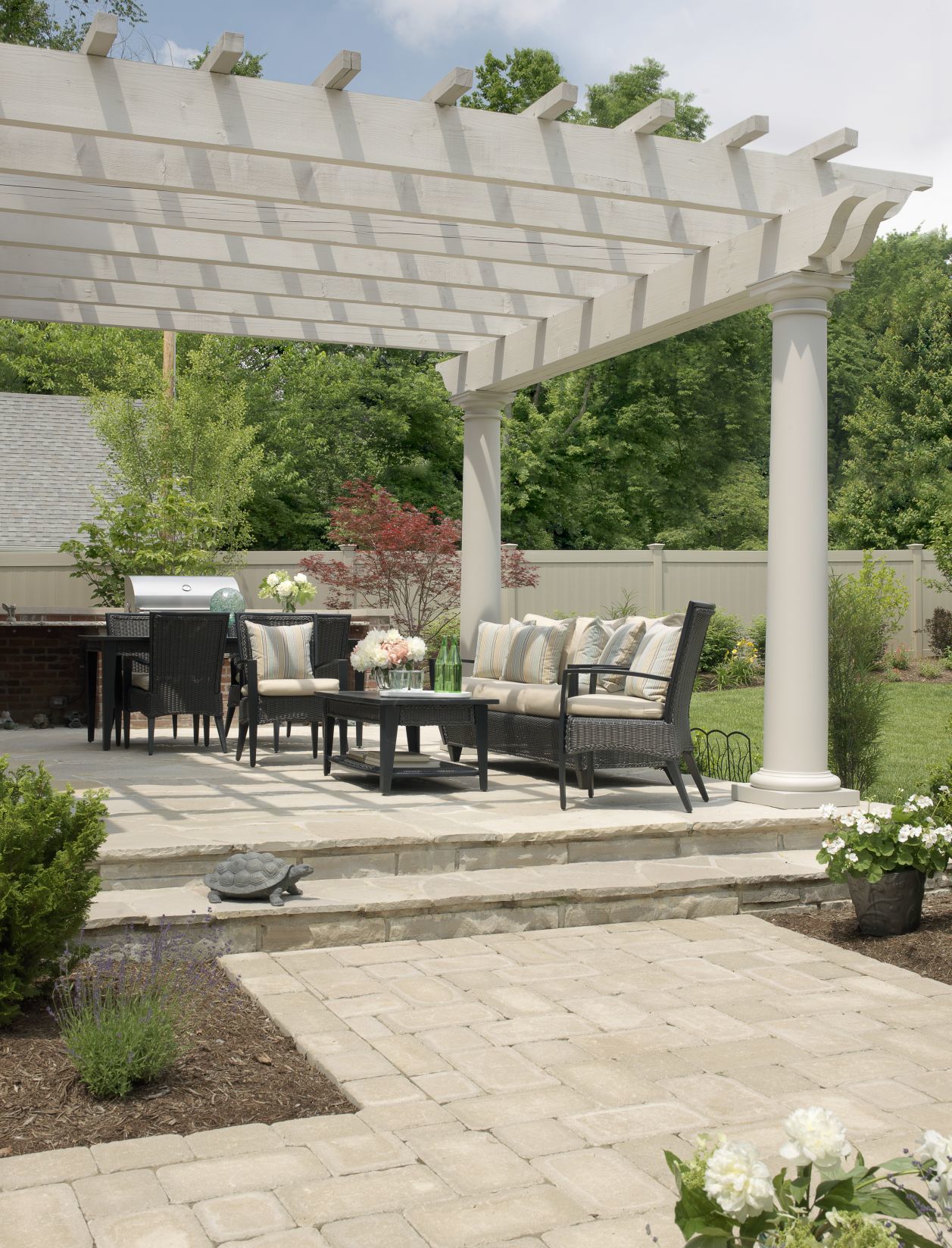 6 Outdoor Living Area.jpg